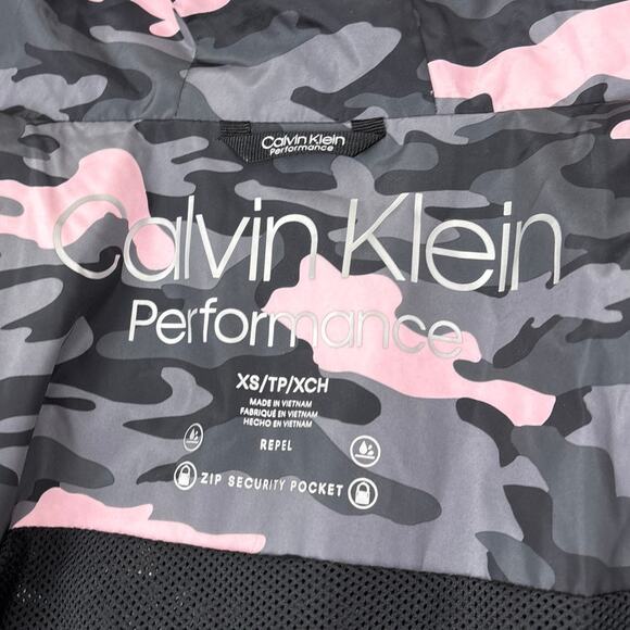 Calvin Klein Women’s XS Pink Camo zip up Hooded Performance Jacket Coat NWT - Picture 3 of 8